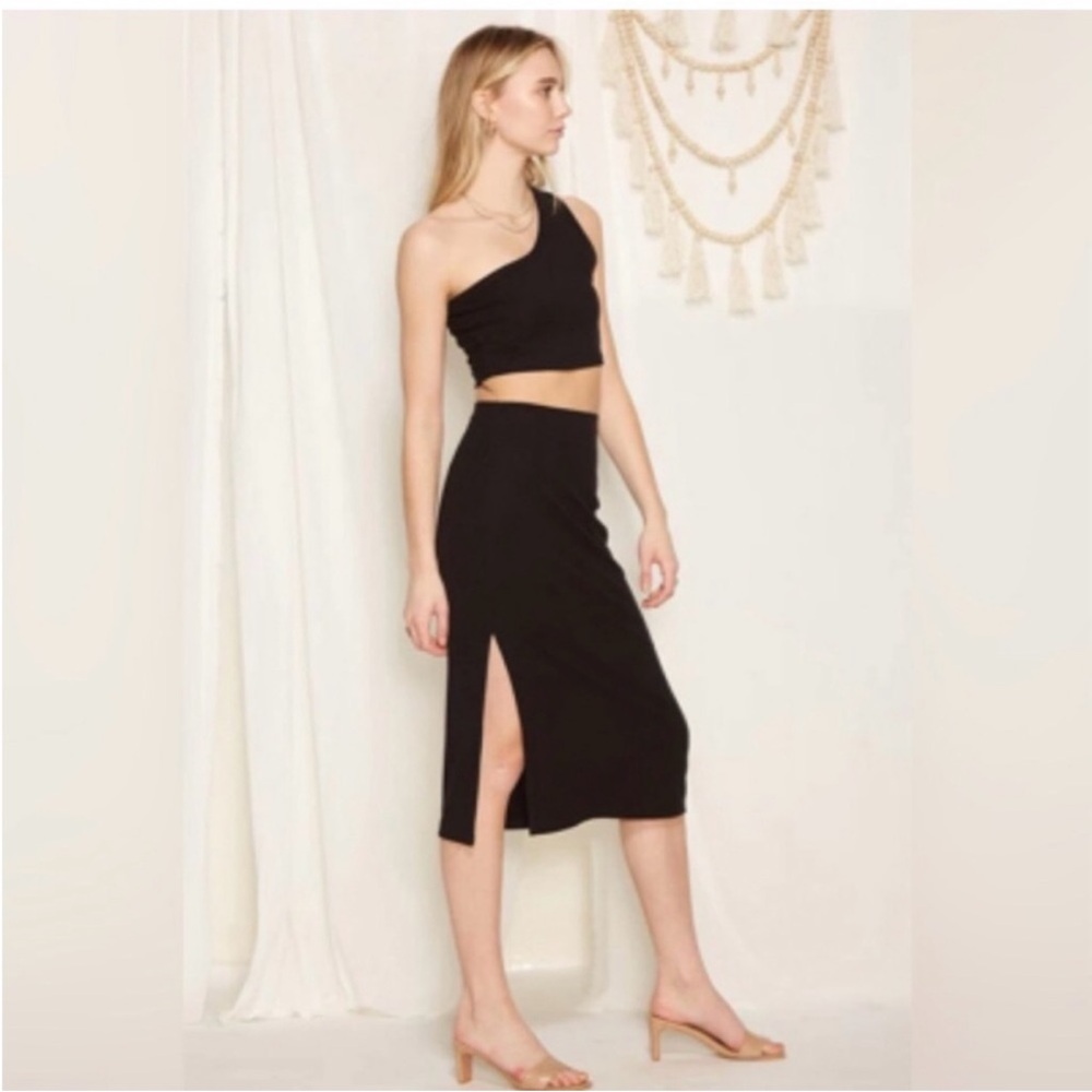 Chic Black One-Shoulder Dress
